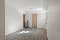 Building Photo - 111 S Elder Ln