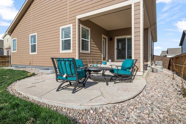 Building Photo - Gorgeous 5 Bed 3 Bath Home in North Loveland!