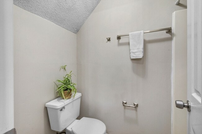 Building Photo - 315 Yorkshire Cir