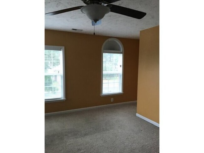 Building Photo - 6142 Tudor Pl