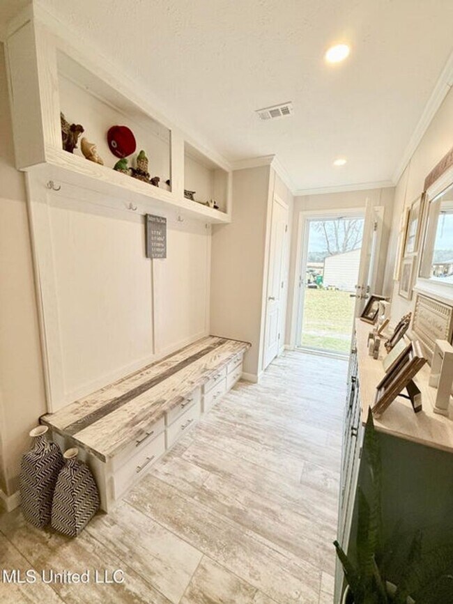 Building Photo - Spacious 5-Bedroom Home on Half an Acre