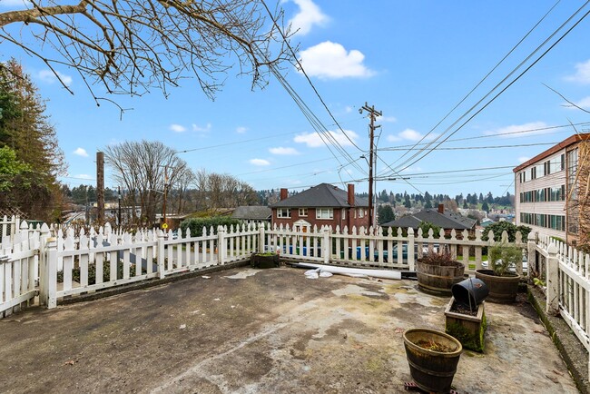 Building Photo - 5151