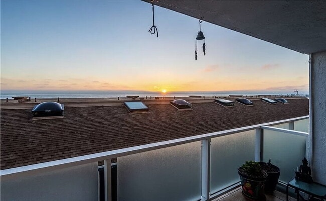 Building Photo - The beach home you have been dreaming of! ...