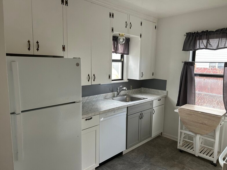 Building Photo - 355 W 200 N