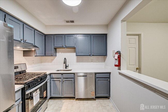 Building Photo - 936 Waterford Dr