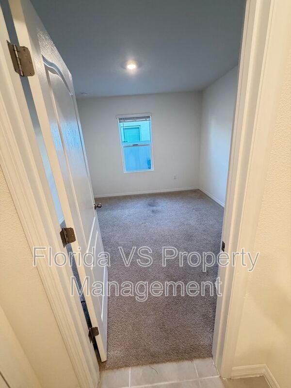 Building Photo - 804 Horsetail Dr