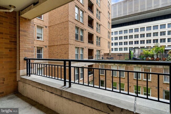 Building Photo - 915 E St NW