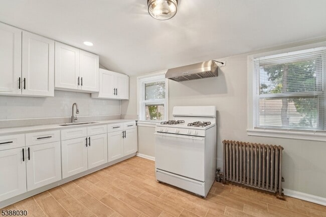 Building Photo - 2-11 31st St