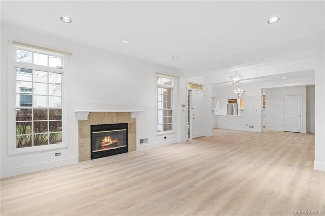 Building Photo - 126 Doral Greens Dr W