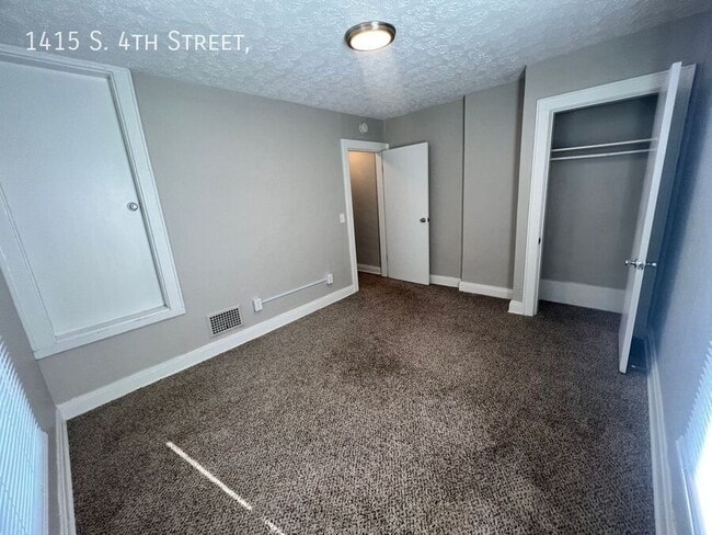 Building Photo - 1415 S 4th St