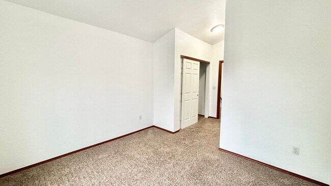 Building Photo - N0611