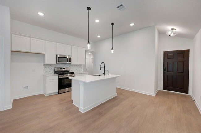 Building Photo - 32506 Lantana Flds Rd