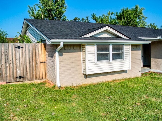 Building Photo - 3 Bedroom 2 Bath home in Shawnee!