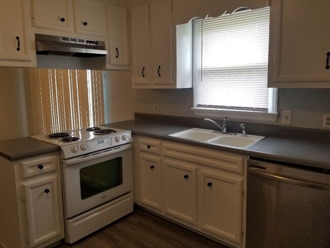 Building Photo - 112 Kelly Ct