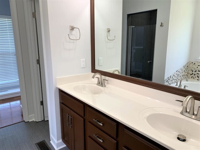 Building Photo - 320 Foundry Cir