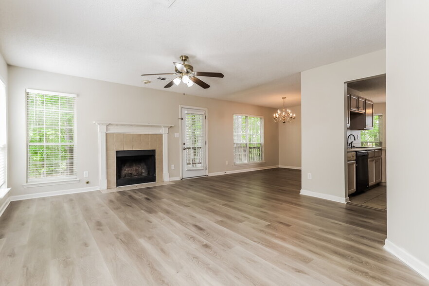 Building Photo - 105 Braelinn Creek Path