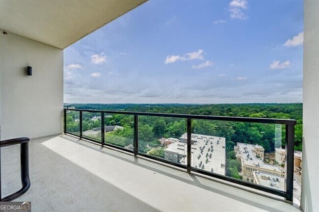 Building Photo - 2425 Peachtree Rd NE