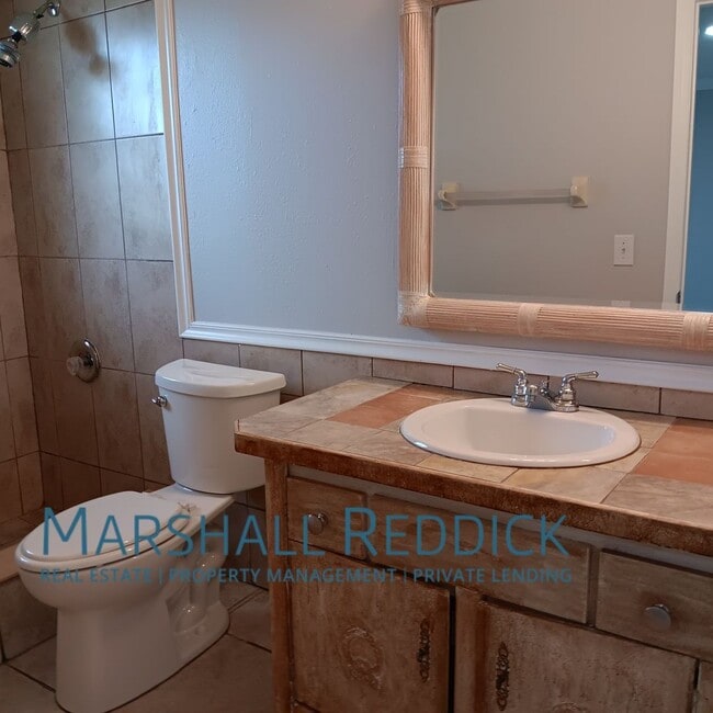 Building Photo - Charming 2 Bedroom, 2 Bath Duplex in a Gre...