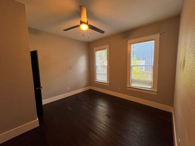 Building Photo - Ready For Move In - Beautifully Renovated Cottage Home in South San Antonio - Near Downtown SA