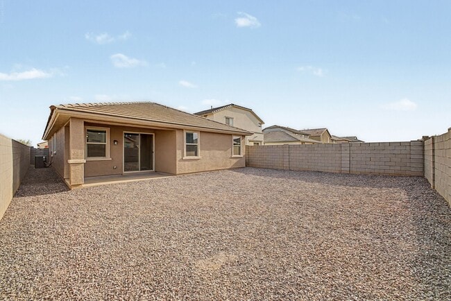 Building Photo - 4 bedroom 1 Story Home