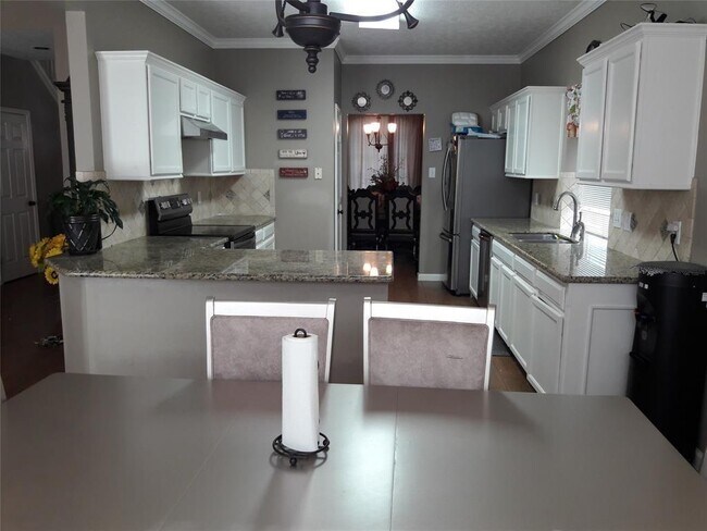 Building Photo - 8126 Blue Jay St