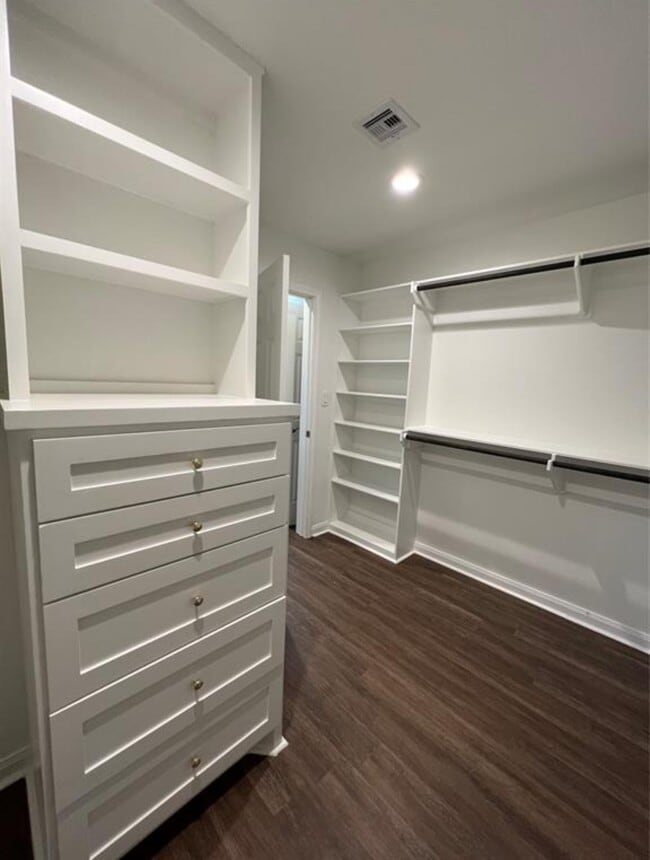 Building Photo - 300 Longstreet Rd