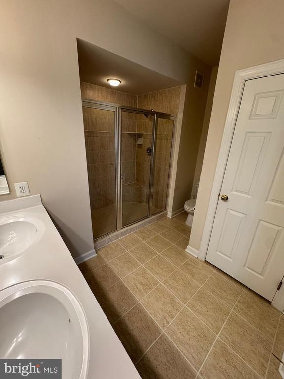 Building Photo - 9500 Hyde Pl