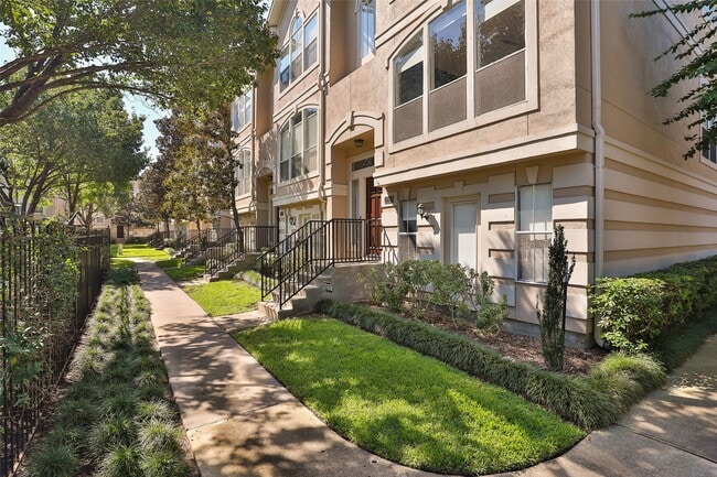 Building Photo - 1743 French Village Dr