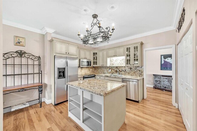 Building Photo - 7644 Elm Ridge Dr