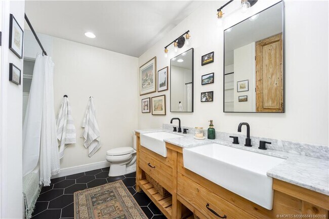 Building Photo - 533 SE Ocean Spray Terrace