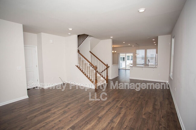 Building Photo - 13 Verona Ln