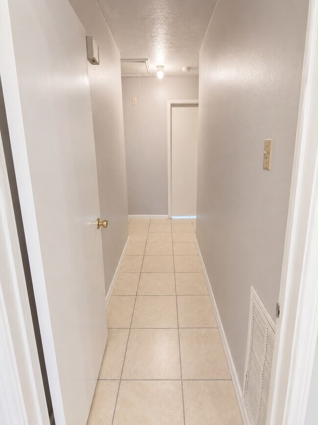 Building Photo - 10603 Silkwood Dr