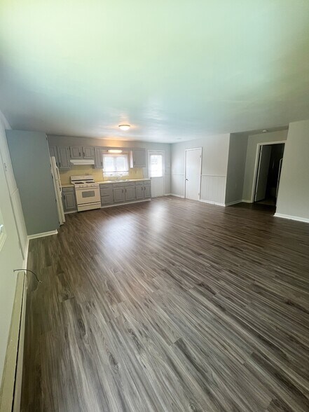 Building Photo - 507 S Bay Rd