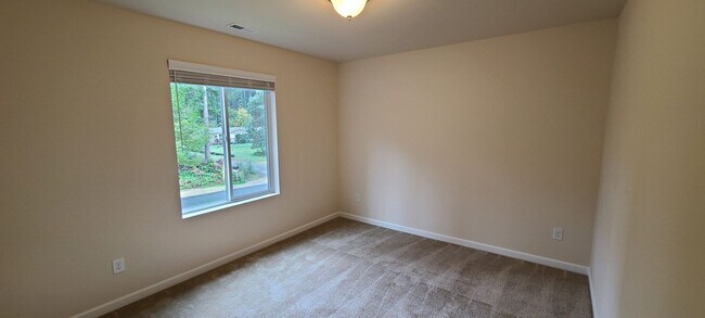 Building Photo - Gorgeous 3- bedroom 2.5 bathroom Port Orch...