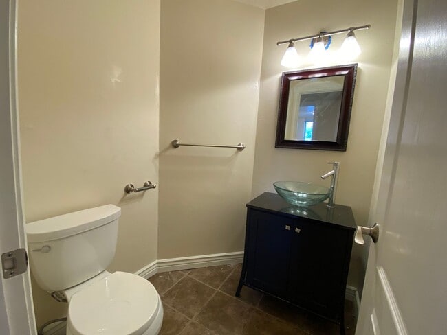 Building Photo - 4 Bed 2 1/2 Bath Home in Sandy