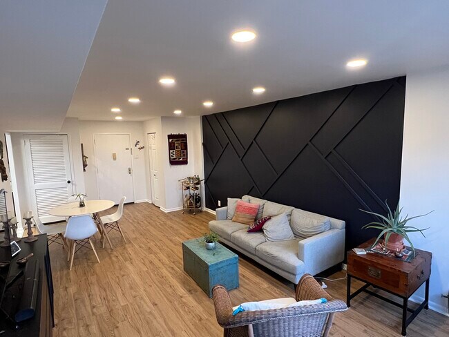 Building Photo - 5340 Holmes Run Pkwy