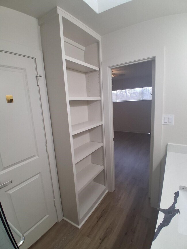 Building Photo - 8906 Ilona Ln