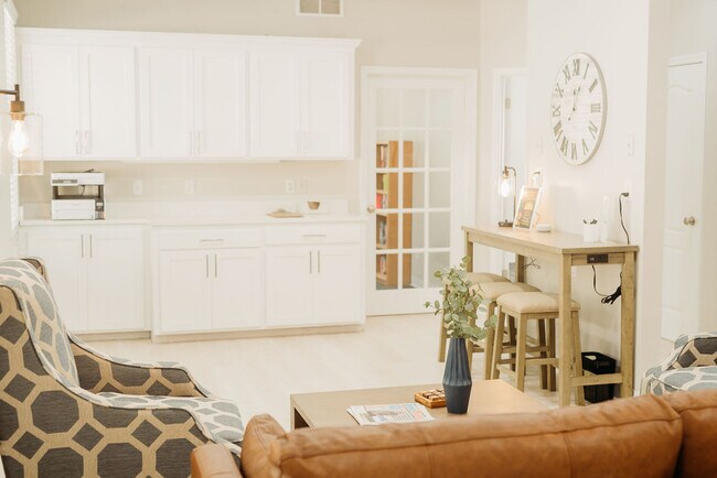 Building Photo - Pebblebrooke Villas