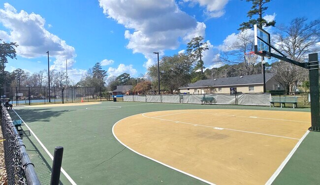 Building Photo - 811 17th Ave