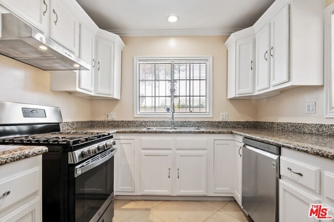 Building Photo - 2151 Glendon Ave