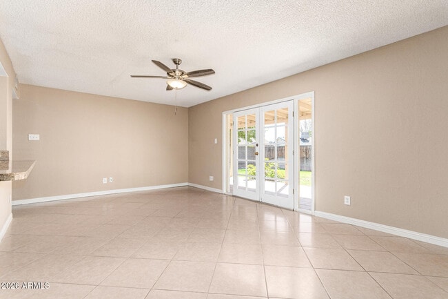 Building Photo - 1049 E Carter Dr