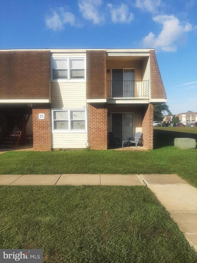 Building Photo - 35 Florence Tollgate