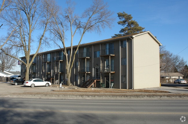 Building Photo - Monarch Apartments