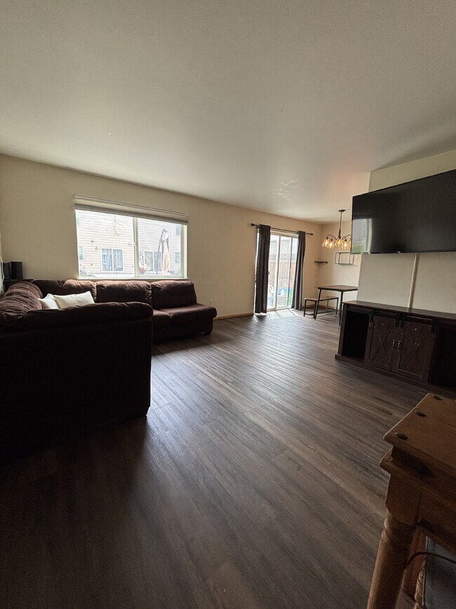 Building Photo - Charming 3-Bedroom  2.5 Bath retreat in Be...