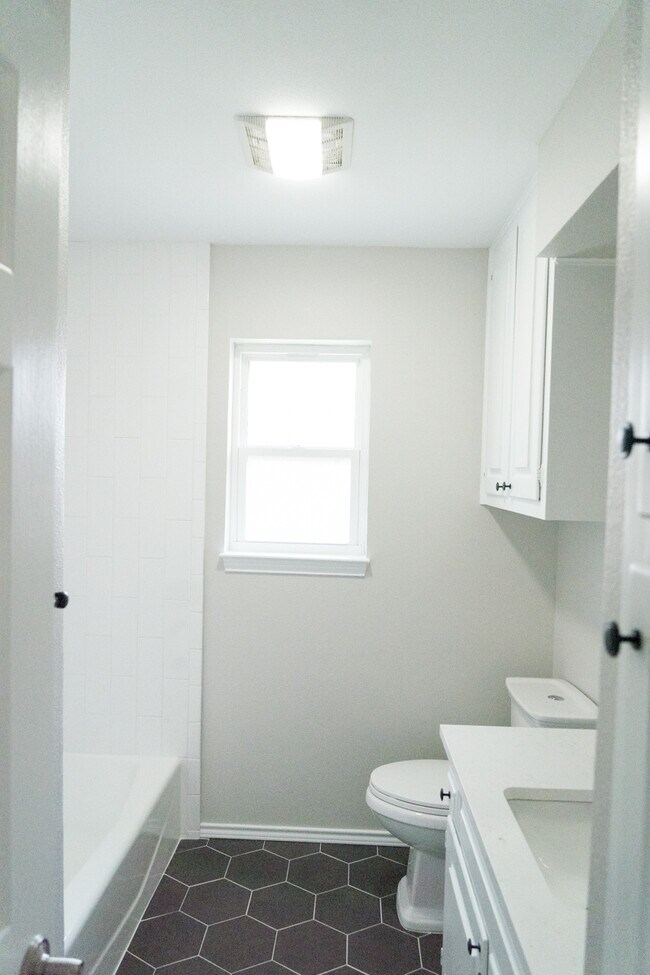 Building Photo - 2861 Panhandle Dr