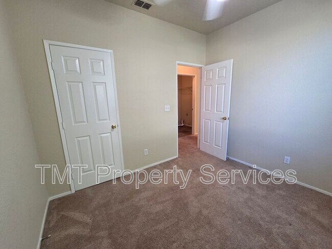 Building Photo - 1717 Providence Way