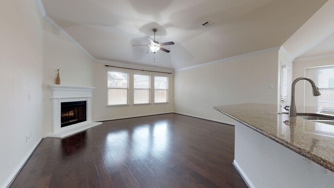 Building Photo - AMAZING 4 BEDROOM IN WHITE ROCK ESTATES FR...