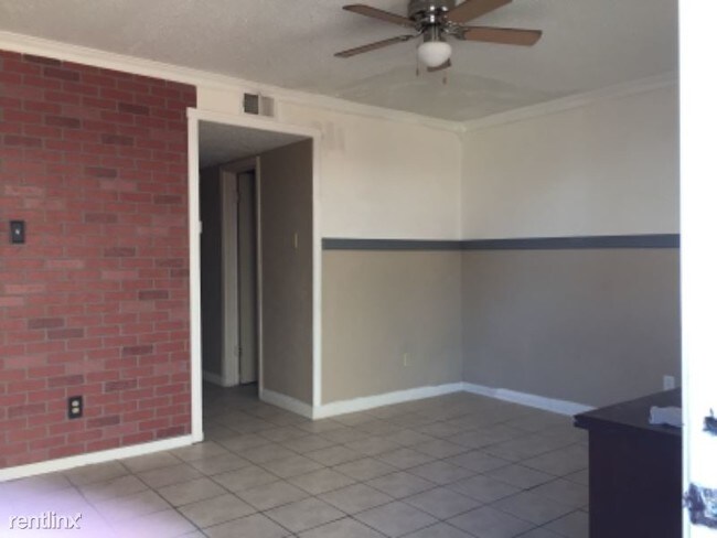 Building Photo - 2913 E St Bernard Hwy