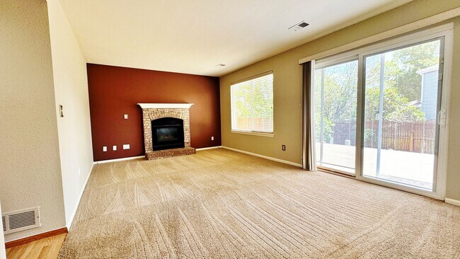Building Photo - Welcome To This Fantastic 3 Bed 4 Bath Hom...