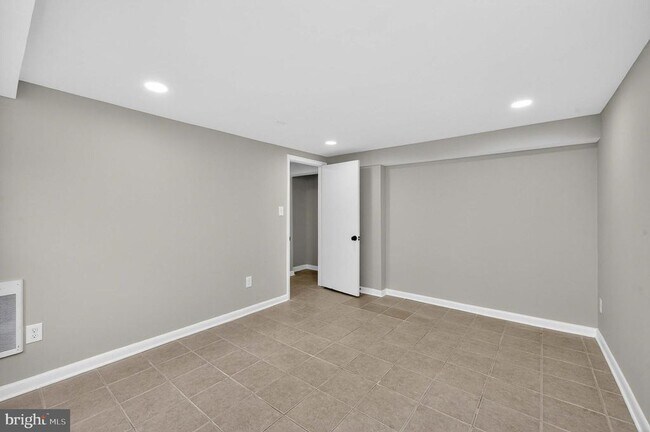 Building Photo - 8 Kennedy St